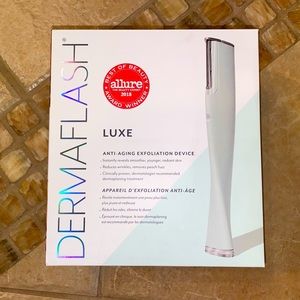 DERMAFLASH LUXE dermaplaning tool